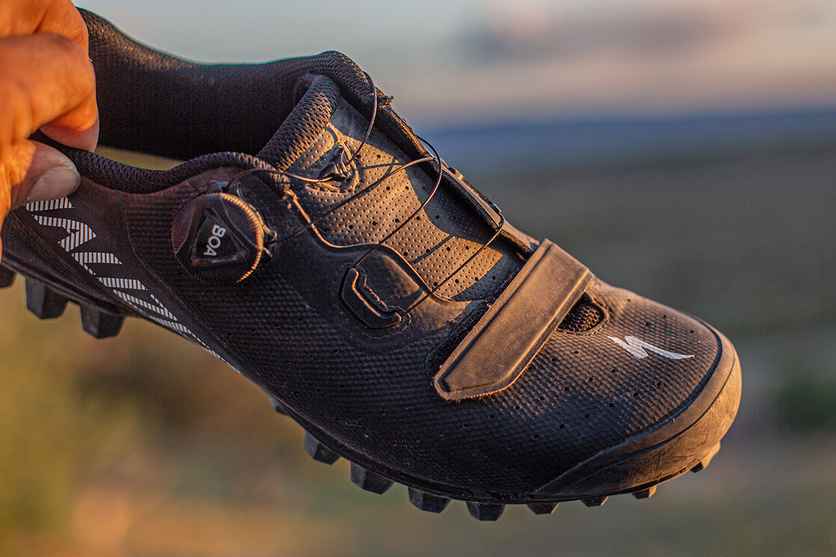 ​​Specialized Recon 2.0 mountain bike shoe (closeup of upper)